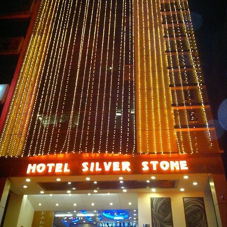 Hotel Silver Stone Ludhiana Eksteriør billede