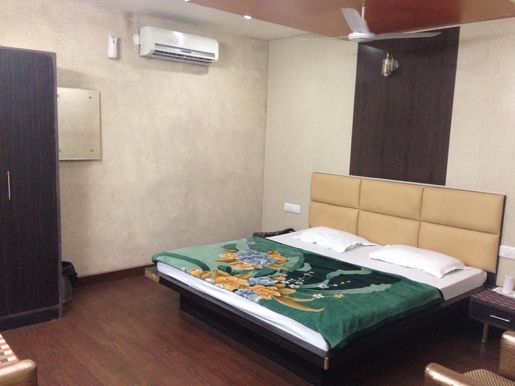 Hotel Silver Stone Ludhiana Værelse billede