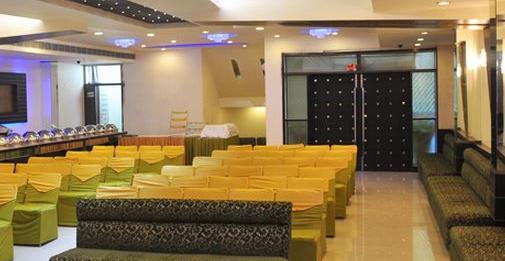 Hotel Silver Stone Ludhiana Eksteriør billede
