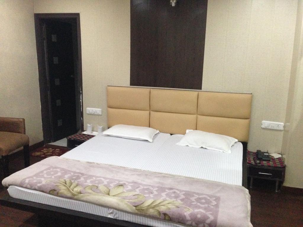 Hotel Silver Stone Ludhiana Eksteriør billede