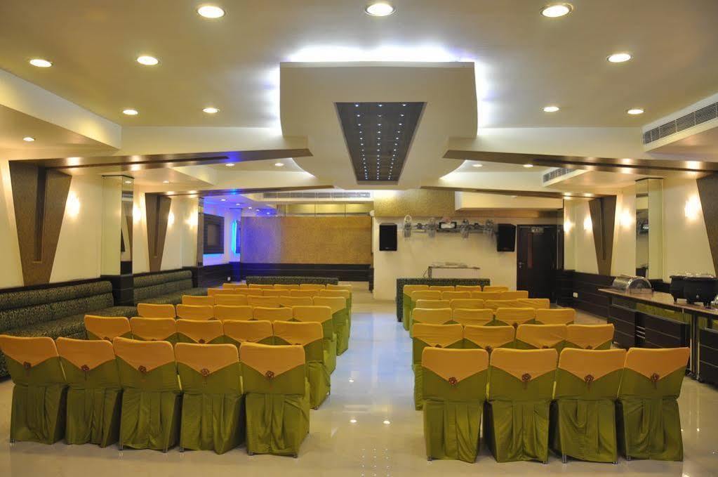 Hotel Silver Stone Ludhiana Eksteriør billede